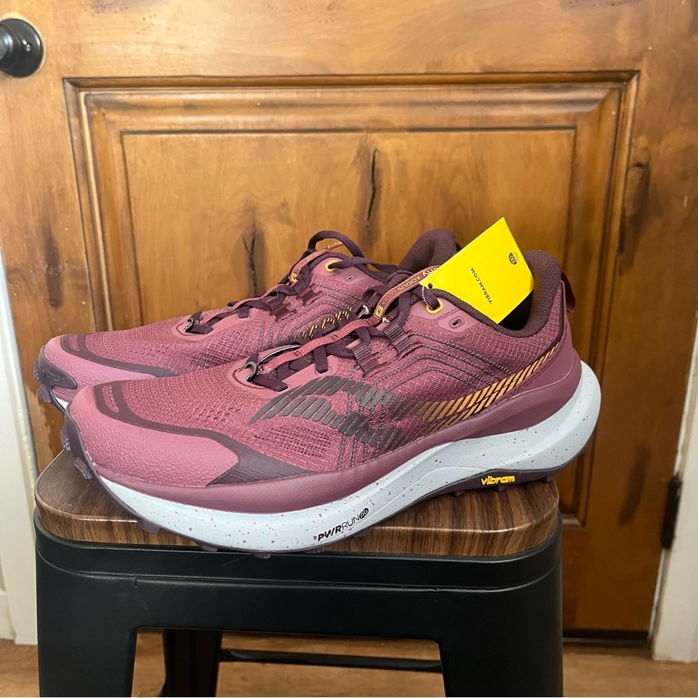 Saucony Xodus Ultra 4 Womens Trail Running Shoes Size 11 Vibram Terra Wine NEW